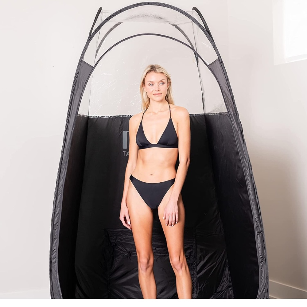 Spray tanning tent